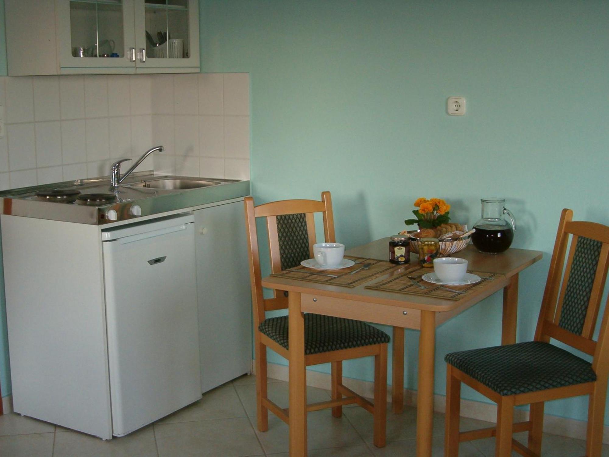 Madach Apartman Heviz Room photo